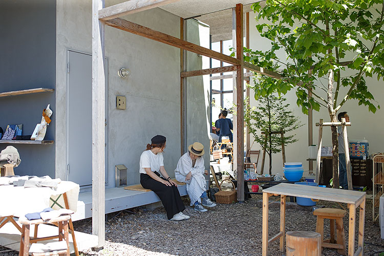 Public-private Interface as Micro Public Space | co+labo Urban Architecture @ Keio